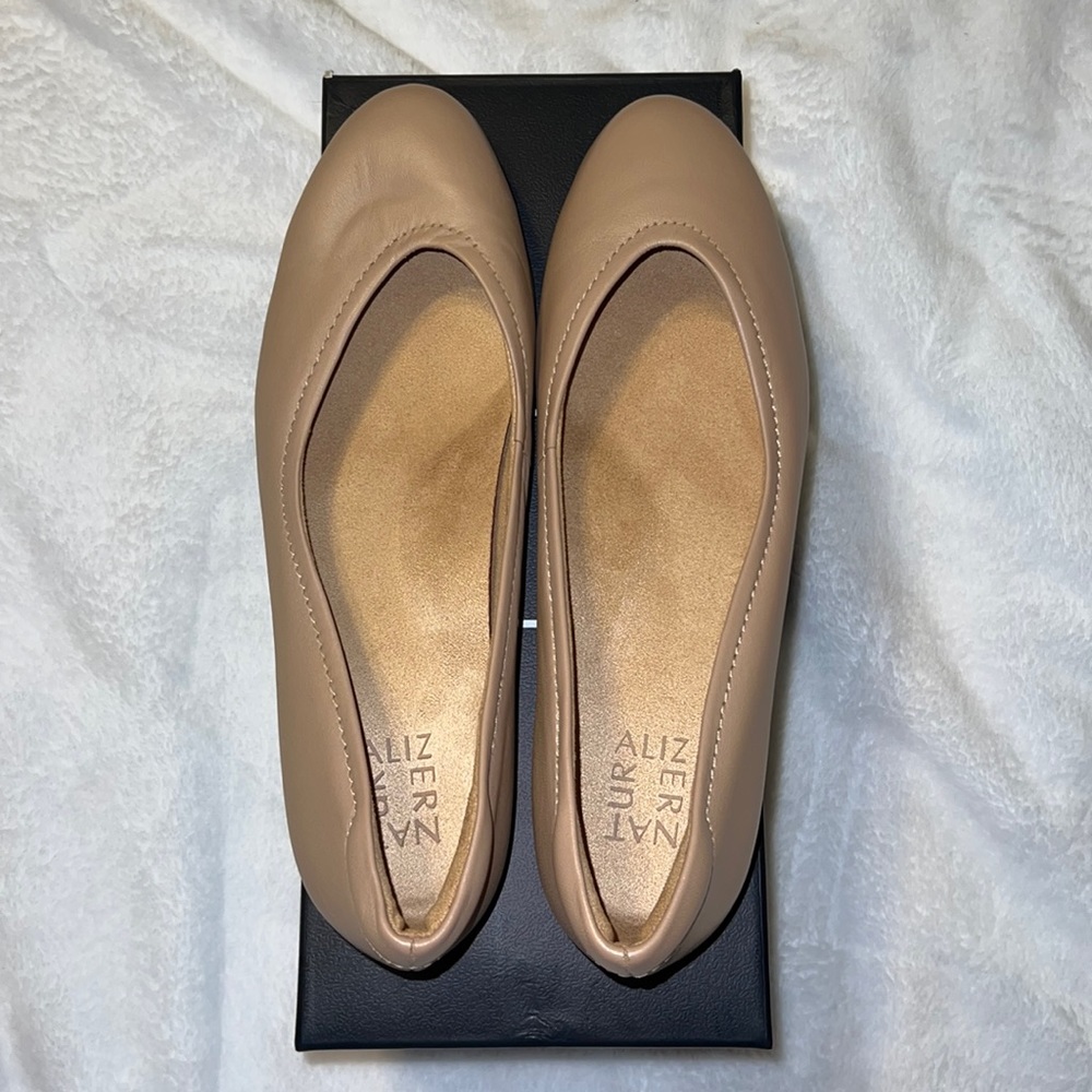 Naturalizer Women's Tan Flats